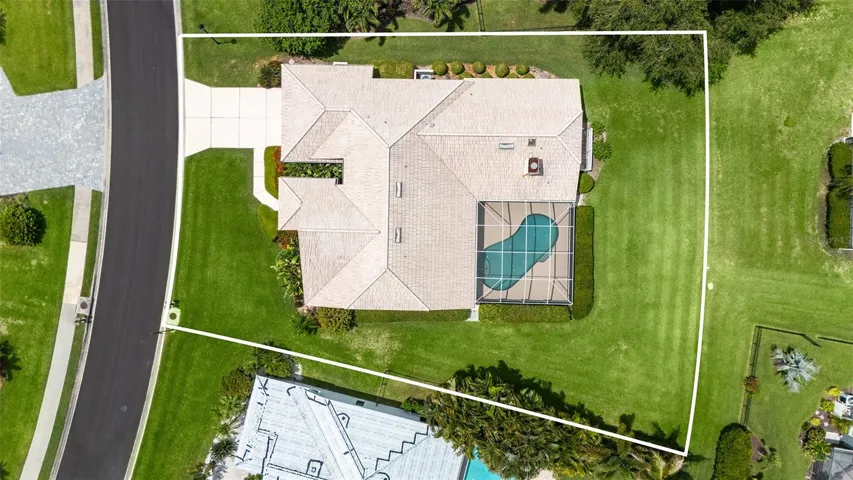 Large lot - Possible to create lush yard and fence
