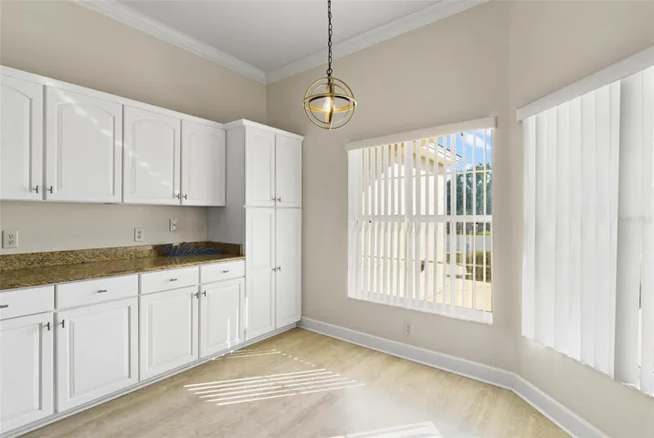 Eat-In Kitchen