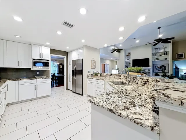 Brilliant white surfaces and gorgeous quartz countertops blend with functional elegance