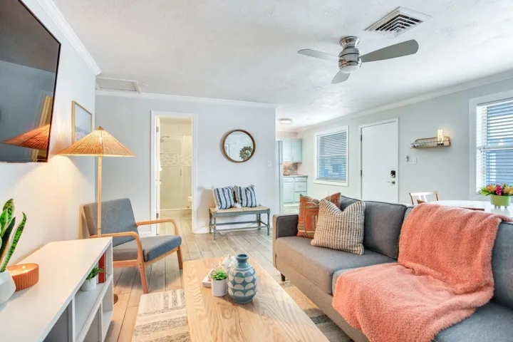 previous airbnb furnishings