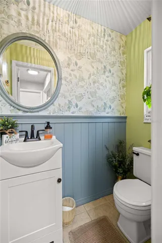 Updated Guest _ 1/2 Bath