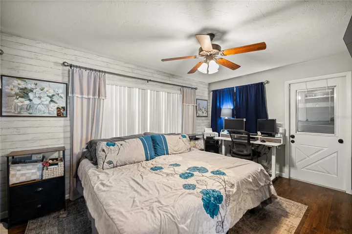 Spacious Bonus Room _ Can serve as a 3rd bedroom