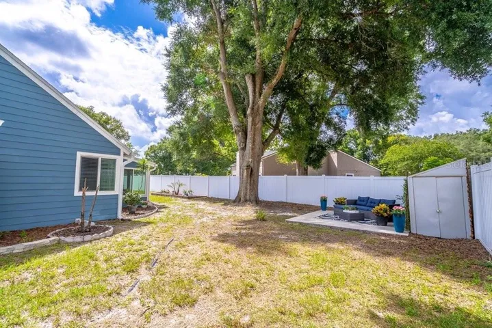 A double gate for access to this side of the yard, ideal for storage of a boat, jet ski's, RV
