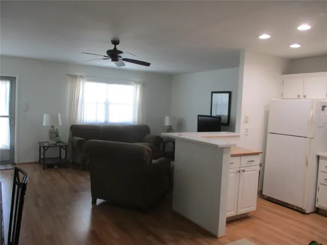 living room/kitchen