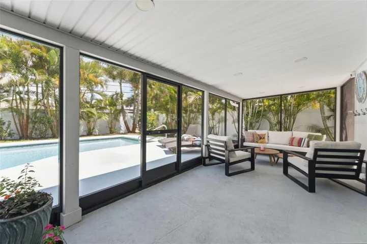 Lounge in the shade or recline and relax in the sun, your choice!