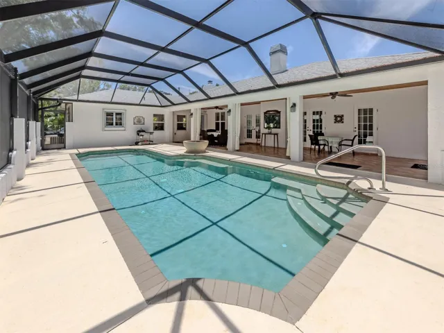 Pool, lanai