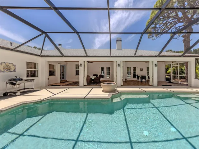 Pool, lanai