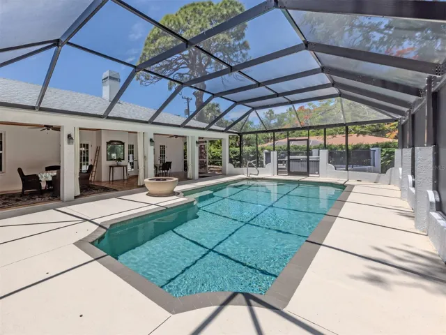 Pool, lanai