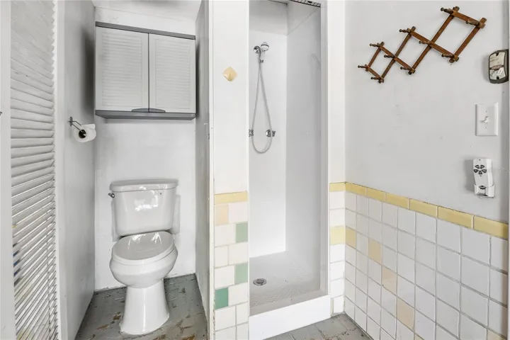 Bonus bathroom #2 in Garage