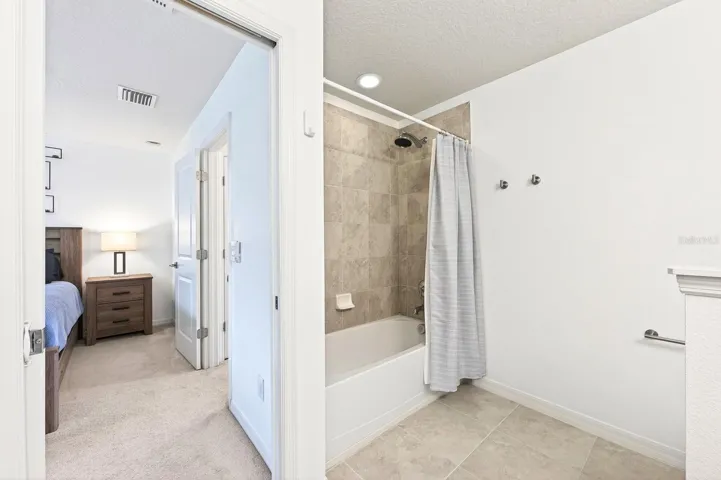 Second full/en-suite bath.