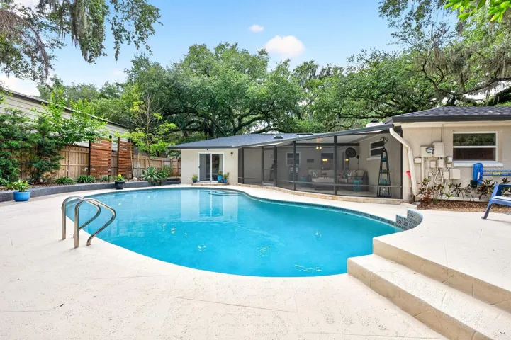 Private open air pool.