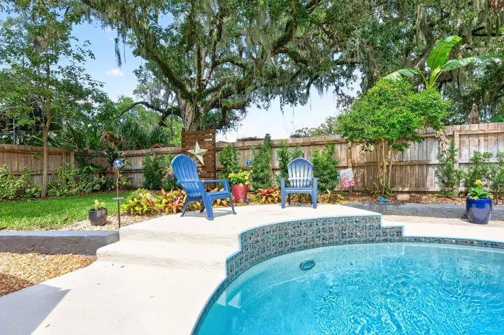 Versatile seating areas.
