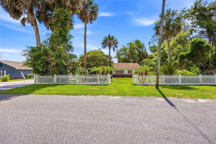 Completely fenced front yard
