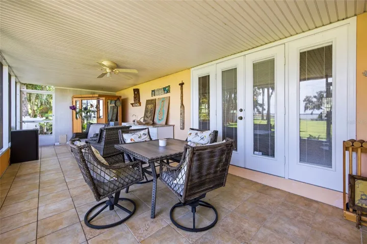 Large rear screened lanai