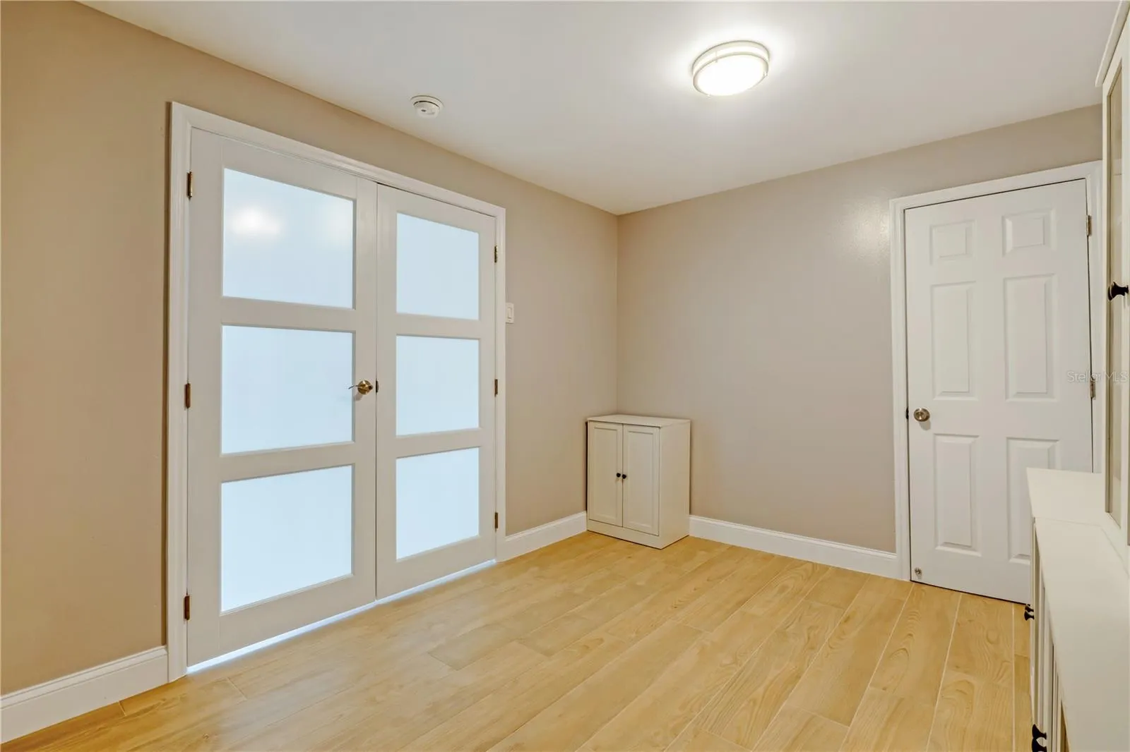 BONUS ROOM  WITH NEW DOORS FOR PRIVACY