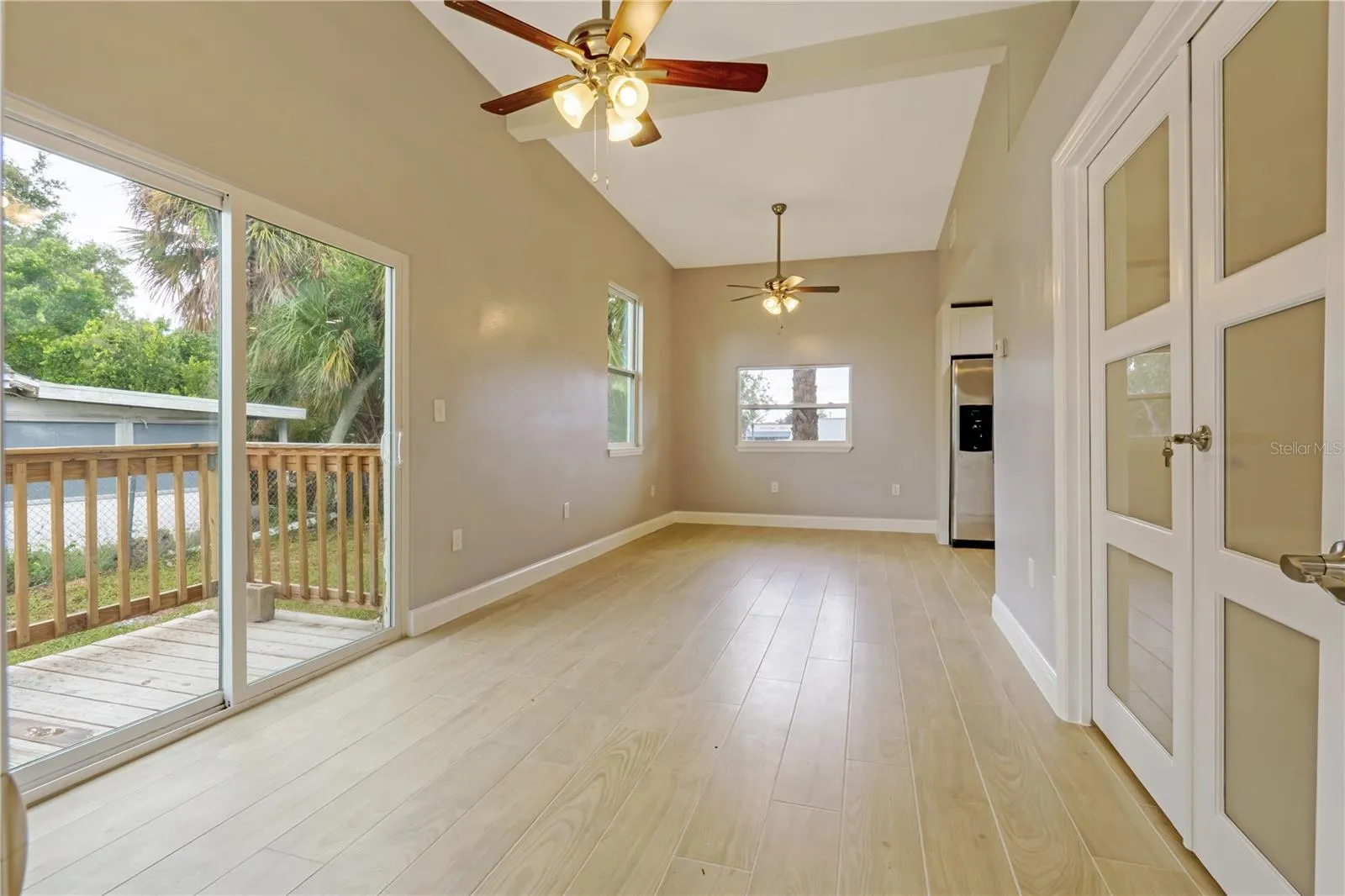 LIVING ROOM/DININ ROOM