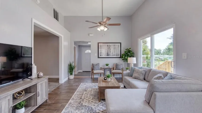 VIRTUAL LIVINGROOM