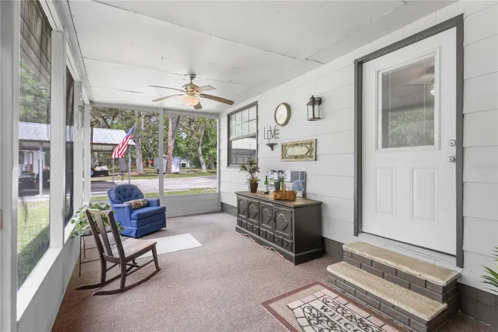 Screened in porch