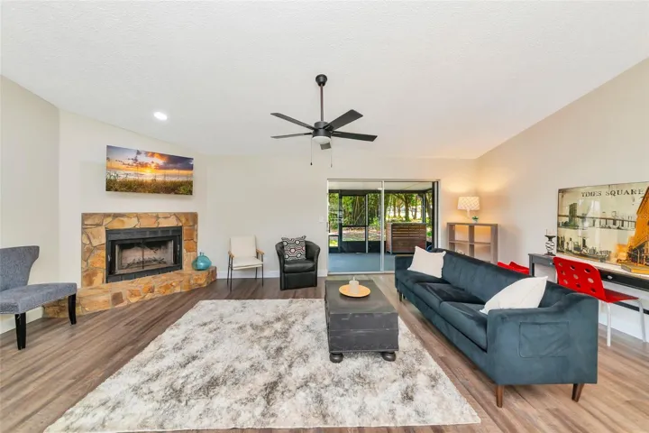 Great room with vaulted ceilings