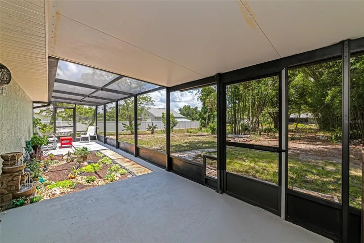 spacious lanai with room for entertaining