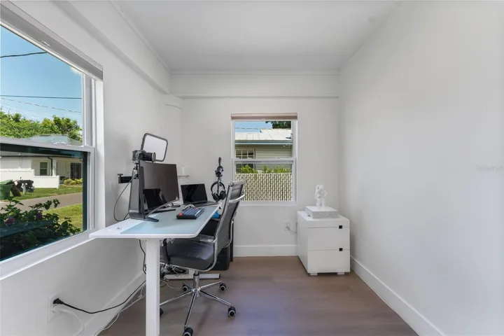 Guest Bed/Office 2