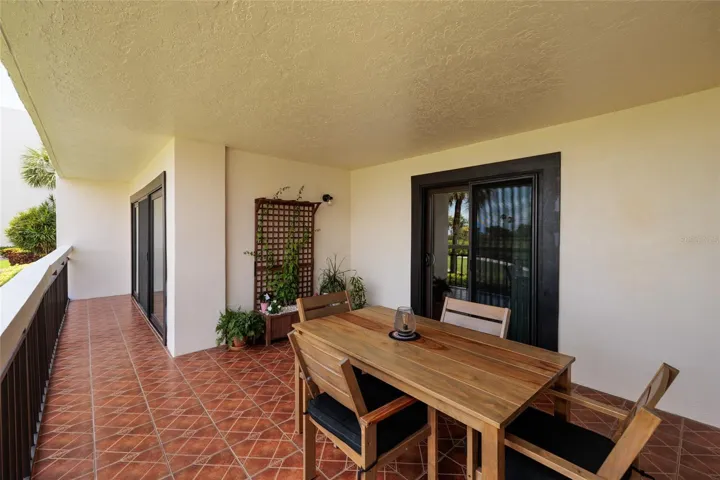 Porch space/ lanai for enjoying early morning coffee/sunrise and evening dining