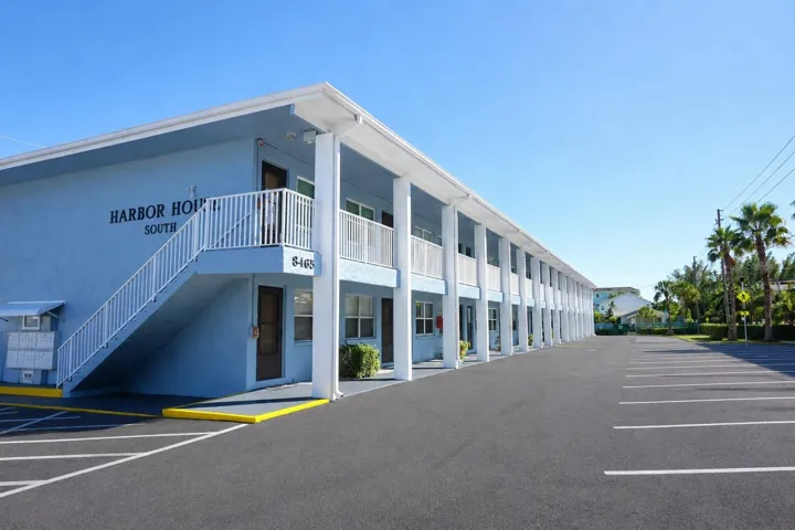 Harbor House South