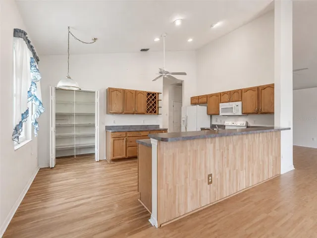 Dinette and breakfast bar