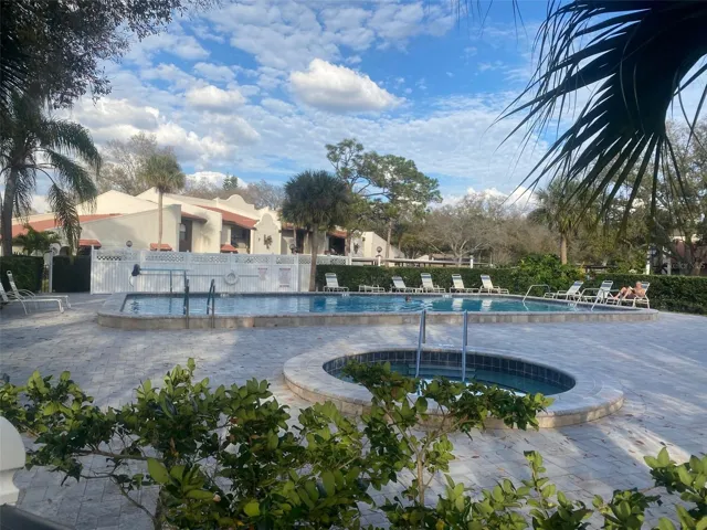 Pool/Hot tub