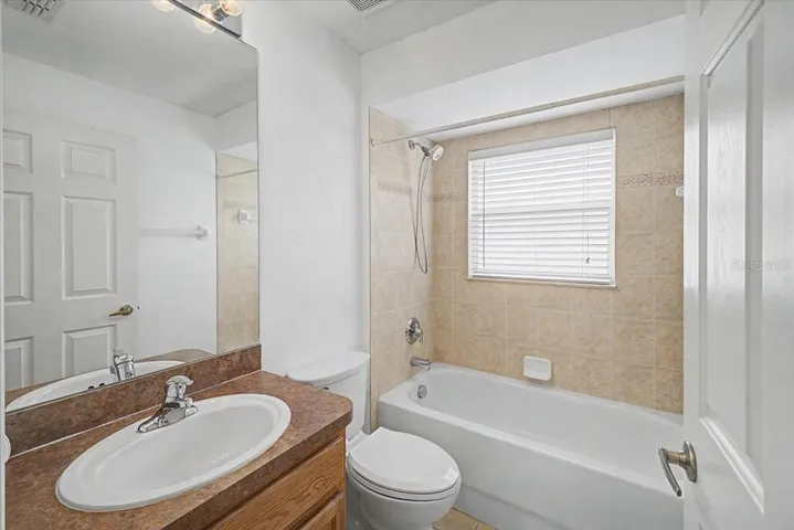 Guest Bathroom with Tub/Shower Combo