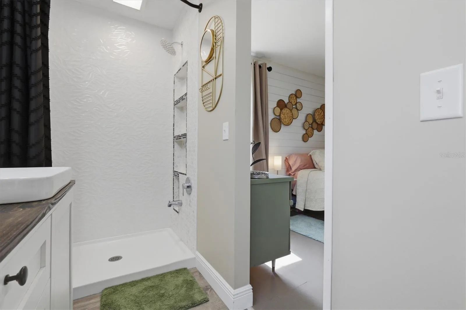 Walk in Shower with Insets
