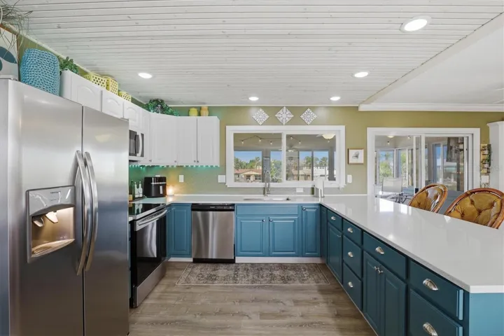 Breakfast Bar, Quartz Counters