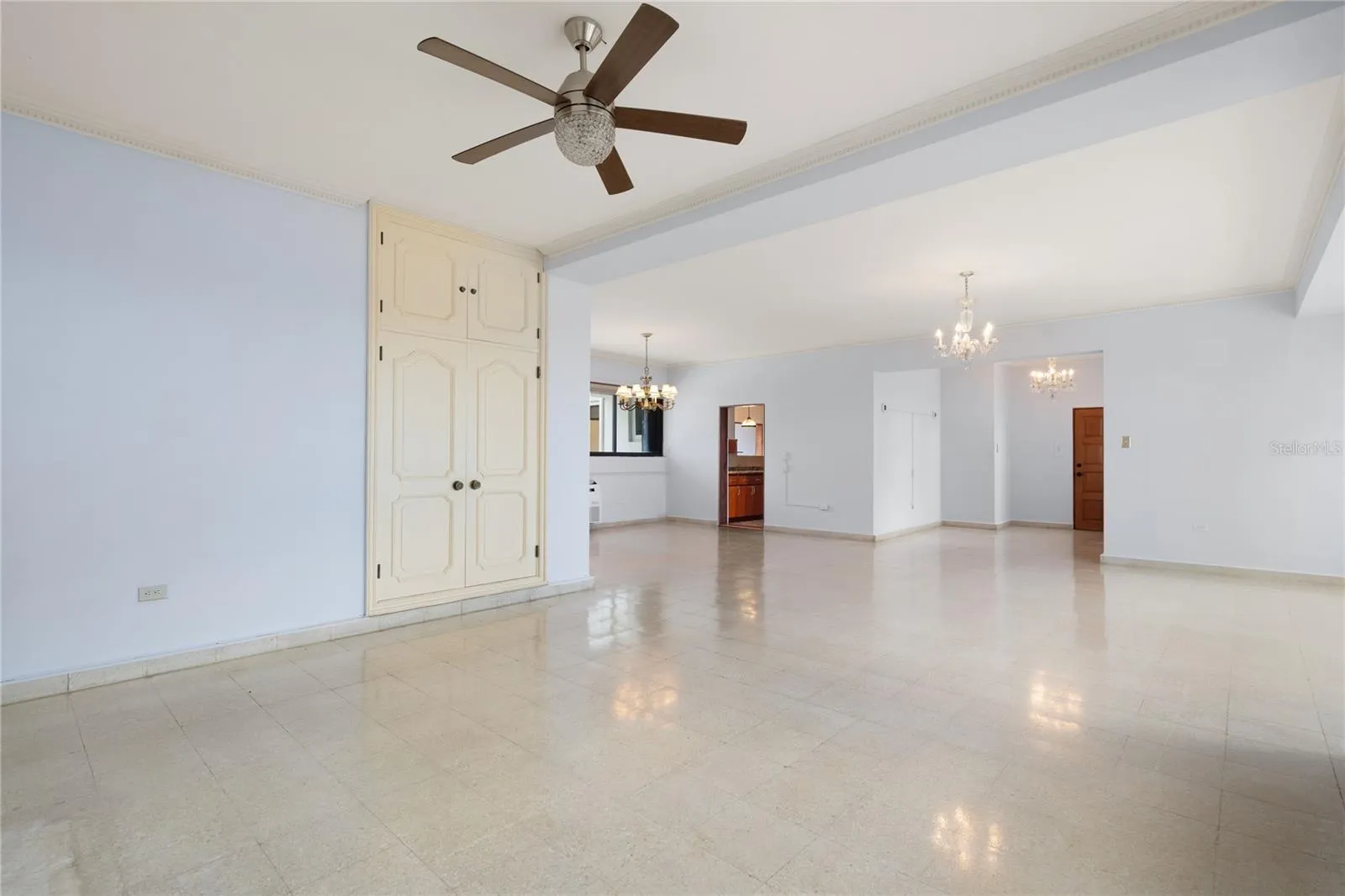 Kings Terrace 5E | Living Room
