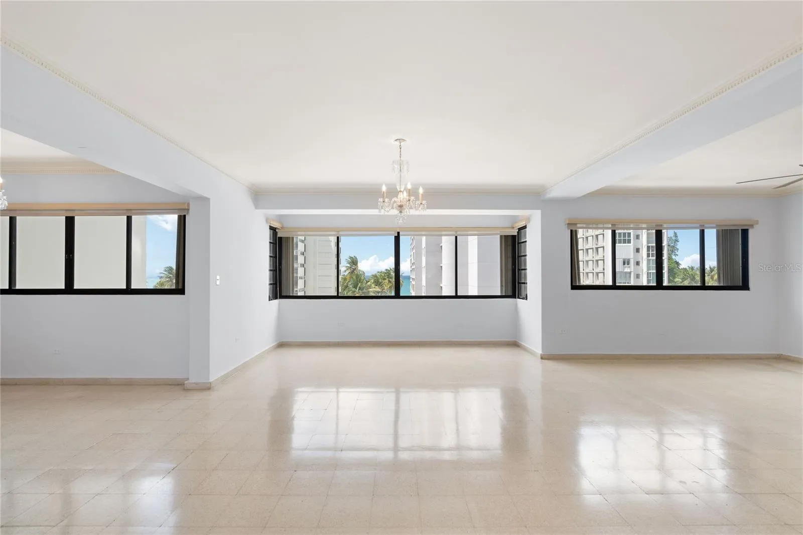 Kings Terrace 5E | Living Room