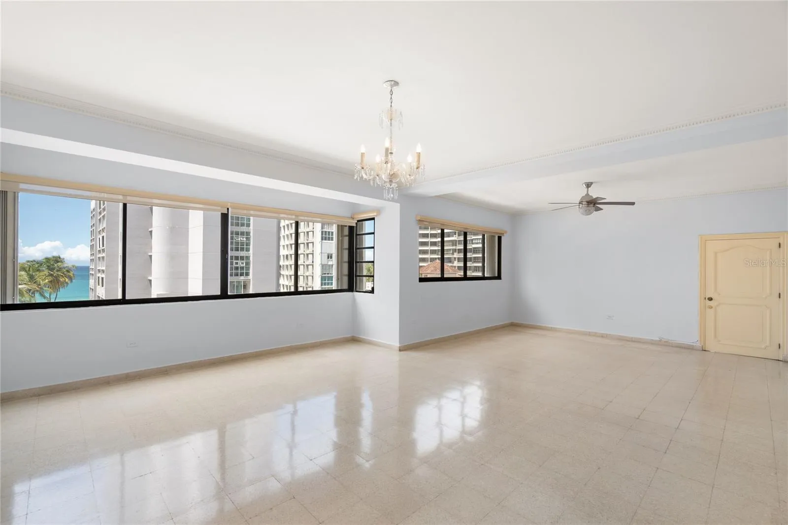 Kings Terrace 5E | Living Room
