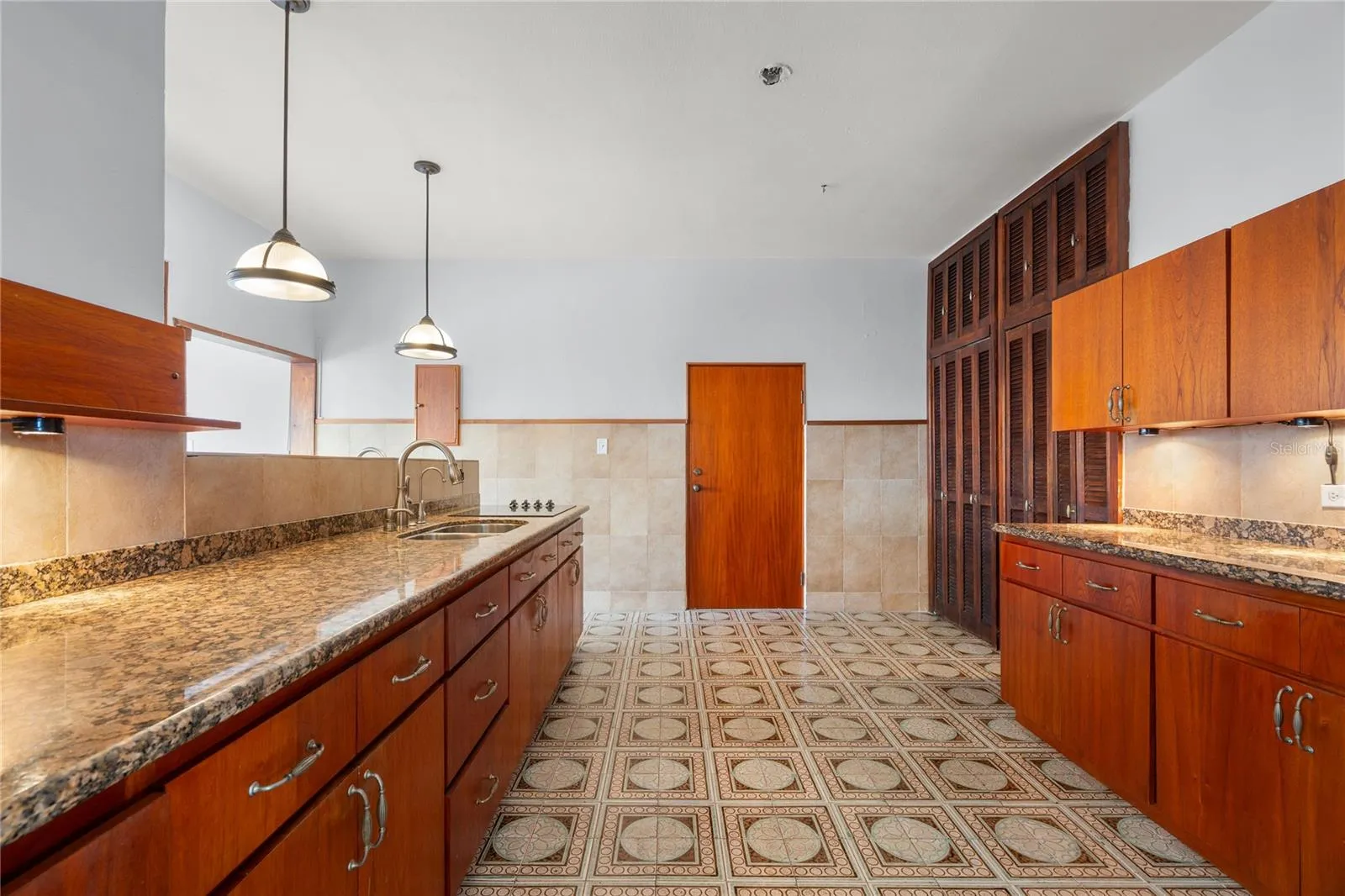 Kings Terrace 5E | Kitchen