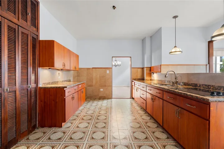 Kings Terrace 5E | Kitchen