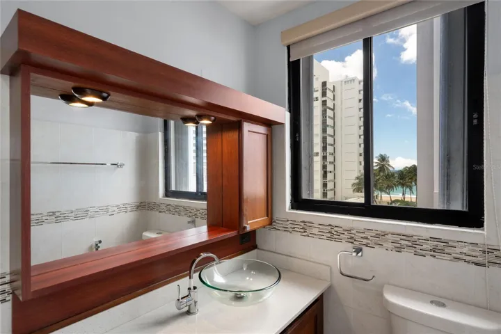 Kings Terrace 5E | Primary Bathroom