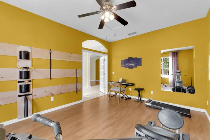 The perfect flex space for your hobbies, work or kids area.