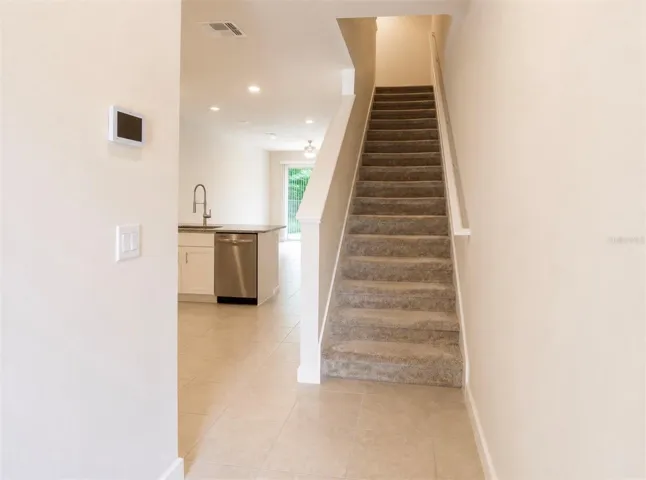 Foyer/Stairs