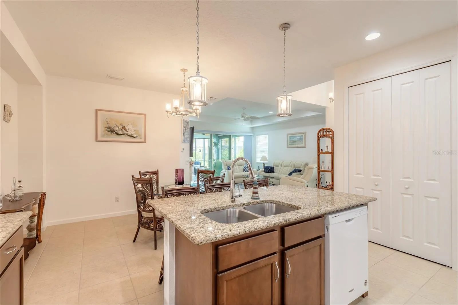 Double sink in kitchen and energy efficient dishwasher