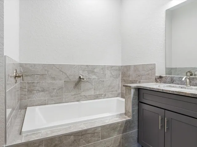 Primary's bathtub