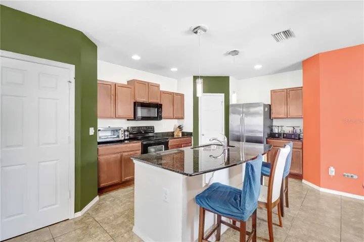 Kitchen and Breakfast Bar