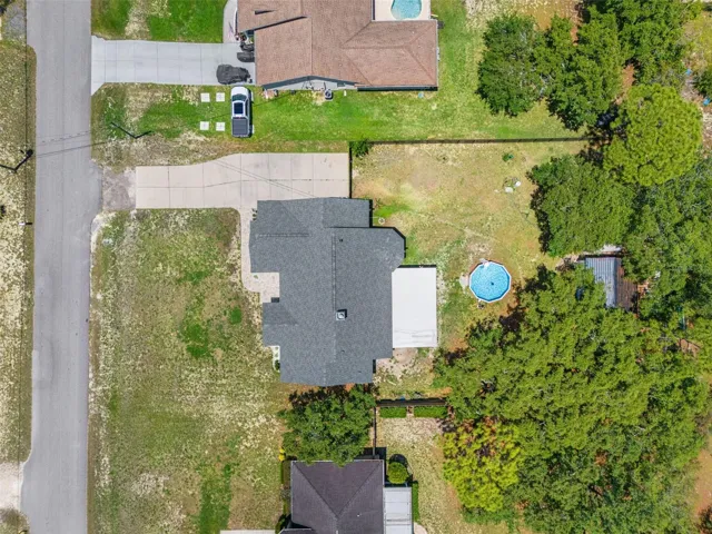 Fully fenced privacy yard