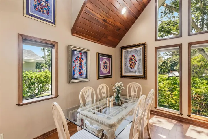 Dinning Table in Kitchen
