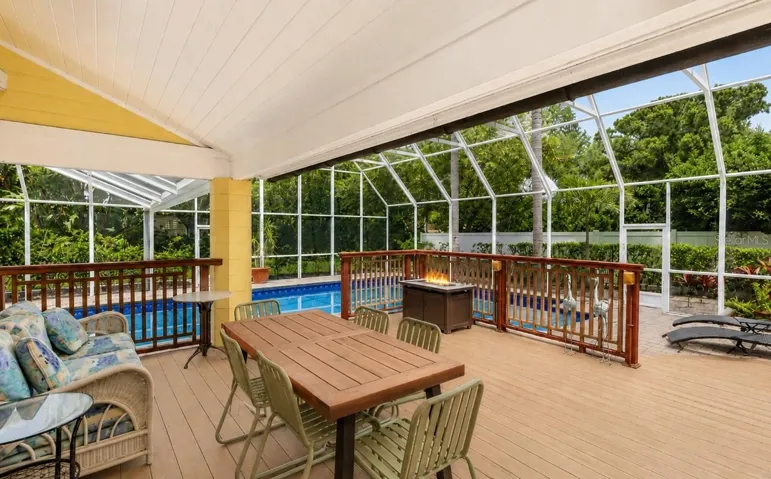 Lanai Eating Area