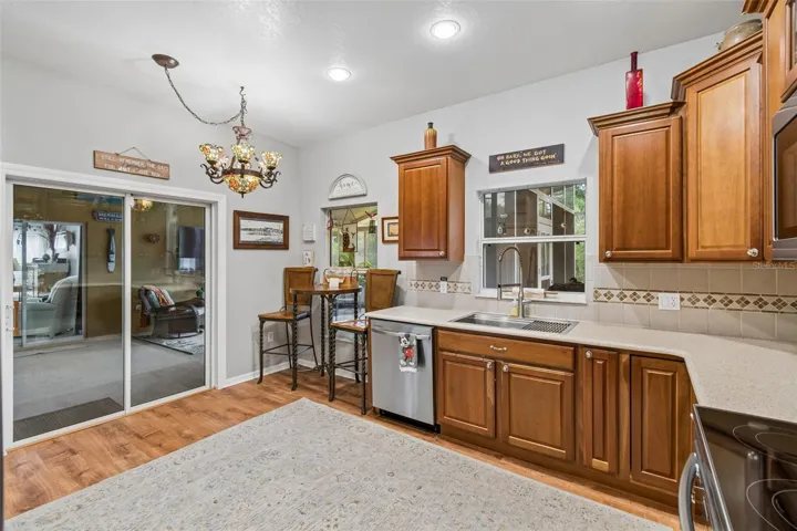Kitchen sider to lanai