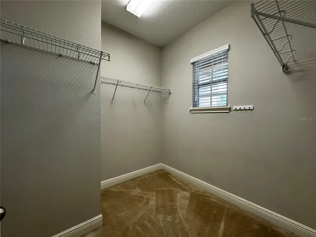 Master walking closet.