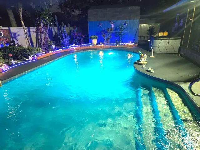Color changing pool light