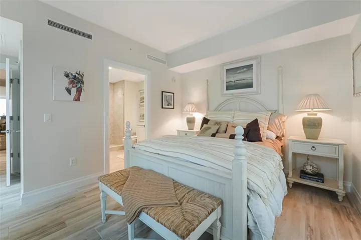 Guest bedroom with ensuite bathroom